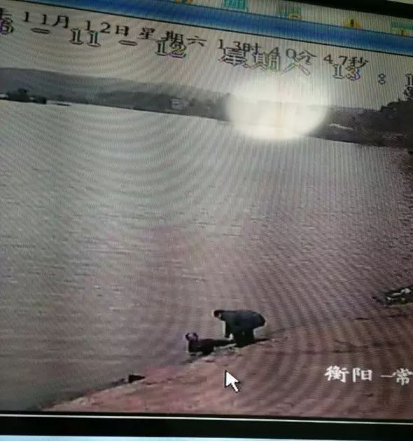 煙洲醉漢掉河中，海事監(jiān)控顯神威！