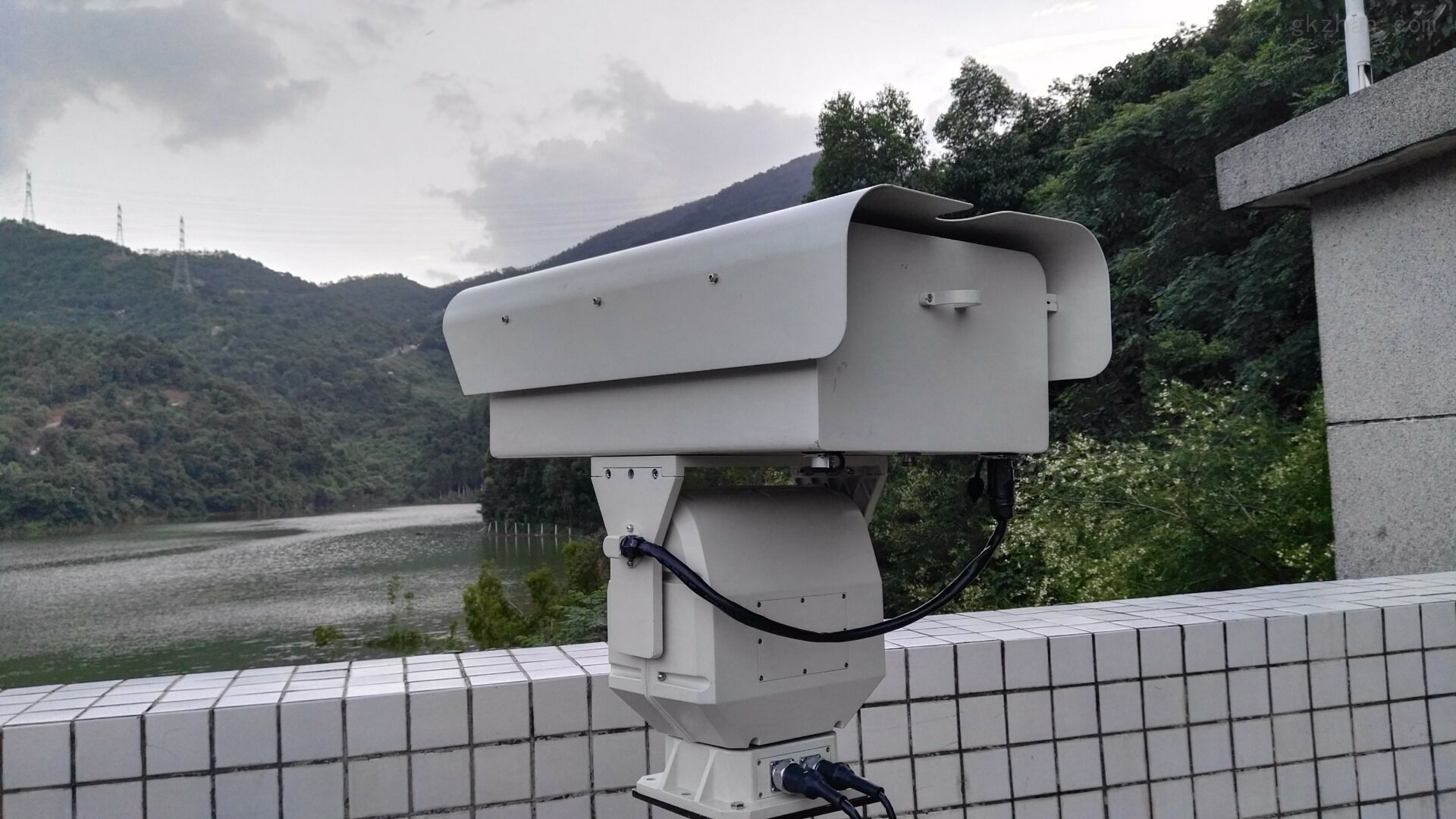 測溫型熱成像雙光譜云臺(tái)預(yù)警攝像機(jī)